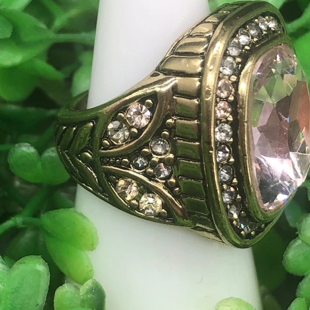 Heidi Daus SIZE 8 HUGE 🆕”Exquisite Elegance” Swarovski Crystals Ring - Picture 4 of 7